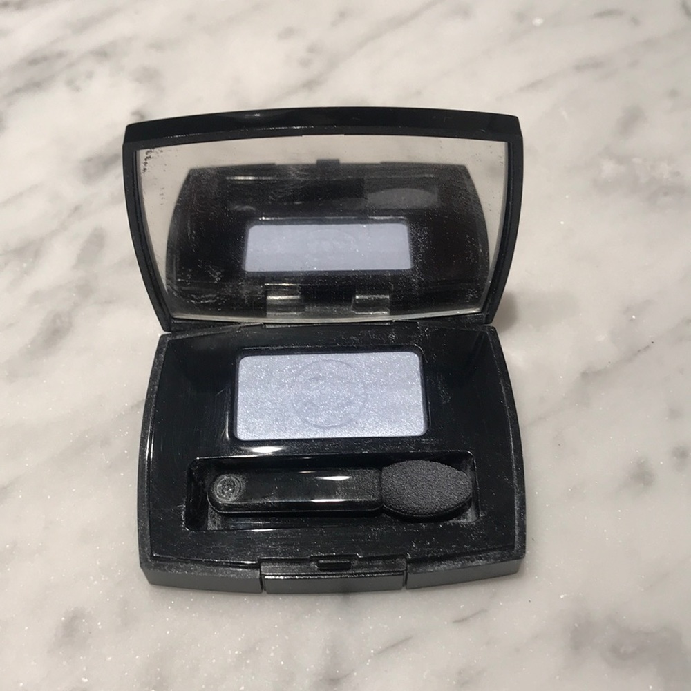 EUC Chanel ice blue eyeshadow